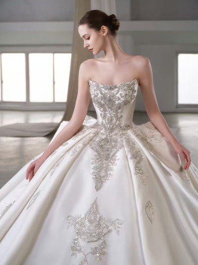 X25-91 A STRAPLESS WEDDING DRESS WITH FLOWING SATIN SHEEN