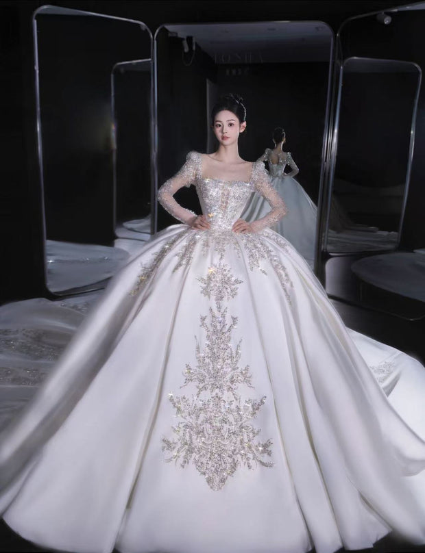 DIVINE 04 A VINTAGE HEAVY-DUTY WEDDING RESSS WITH LONG SATIN SLEEVES