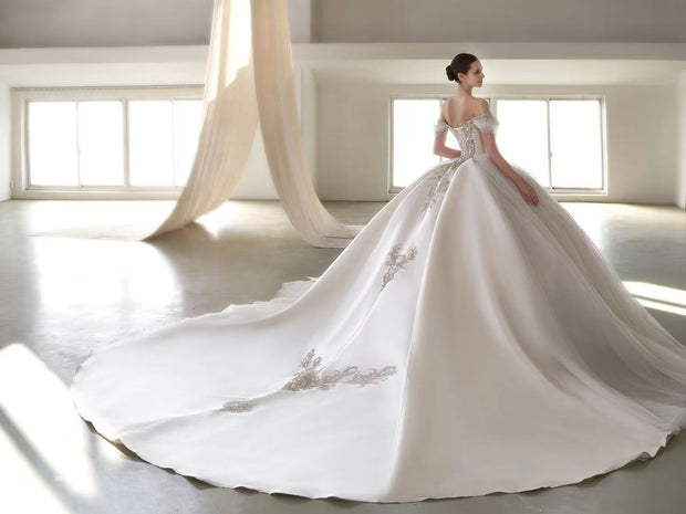 X25-84 RETRO EMBROIDERED SATIN STRAPLESS WEDDING DRESS
