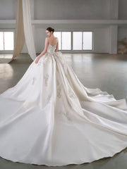 X25-91 A STRAPLESS WEDDING DRESS WITH FLOWING SATIN SHEEN