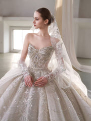 X25-90 A MAGNIFICENT STRAPLESS WEDDING DRESS ADORNED WITH GRADIENT RHINESTONES