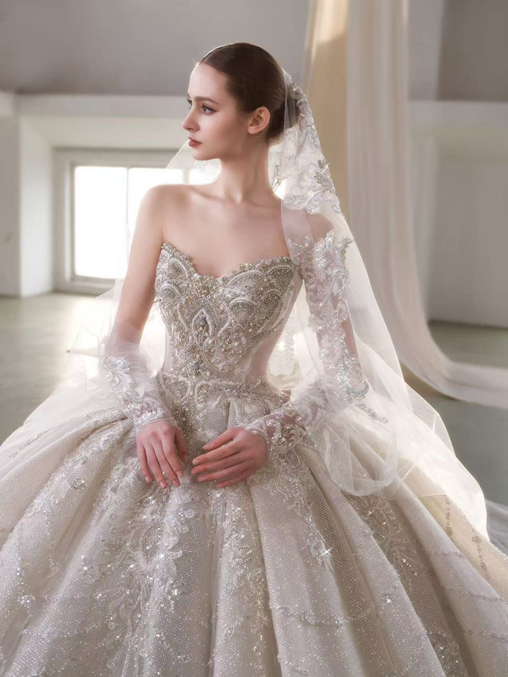 X25-90 A MAGNIFICENT STRAPLESS WEDDING DRESS ADORNED WITH GRADIENT RHINESTONES