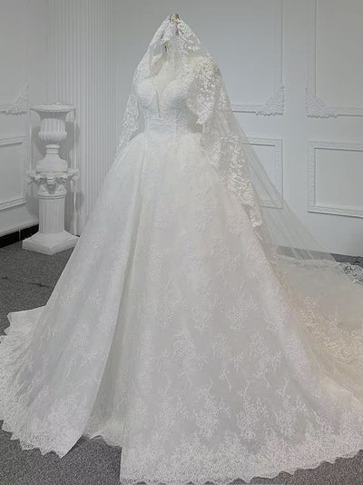 BYG25-8 A STRAPLESS WEDDING DRESS WITH STAR TRACK INTERTWINED EMBROIDERY