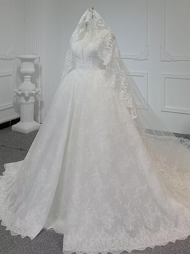 BYG25-8 A STRAPLESS WEDDING DRESS WITH STAR TRACK INTERTWINED EMBROIDERY