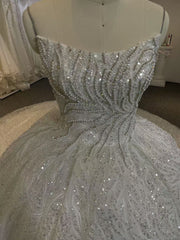 BYG25-5 A STRAPLESS BALL GOEN WITH PEARLS AND SEQUINS LIKE A WALTZ