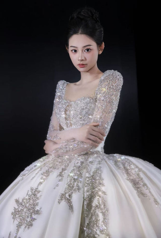 DIVINE 04 A VINTAGE HEAVY-DUTY WEDDING RESSS WITH LONG SATIN SLEEVES