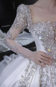 DIVINE 04 A VINTAGE HEAVY-DUTY WEDDING RESSS WITH LONG SATIN SLEEVES