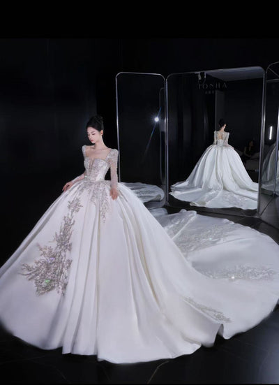 DIVINE 04 A VINTAGE HEAVY-DUTY WEDDING RESSS WITH LONG SATIN SLEEVES
