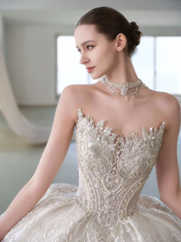 X25-81 A SUMPTUOUS STRAPLESS WEDDING DRESS FEATURING GILDED-LIKE EMBROIDERY
