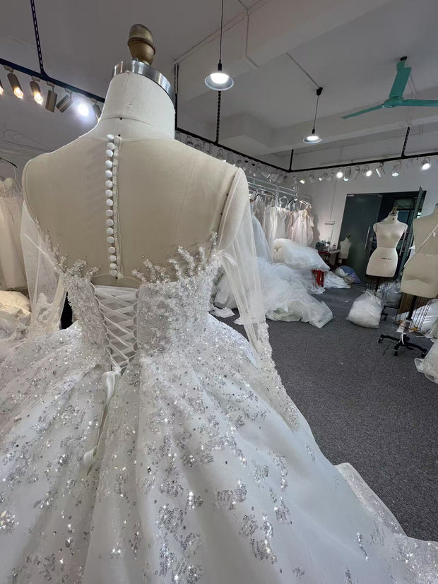 BYG25-7 A WEDDING DRESS WITH FOLDS THAT SPARKLE LIKE THE STARRY RIVER