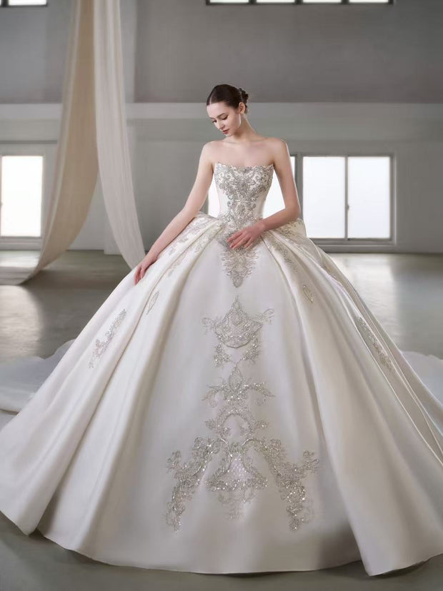 X25-91 A STRAPLESS WEDDING DRESS WITH FLOWING SATIN SHEEN