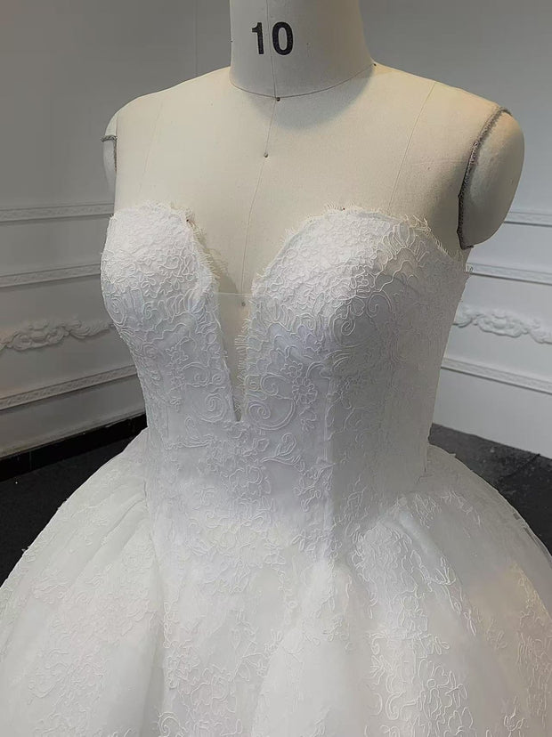 BYG25-8 A STRAPLESS WEDDING DRESS WITH STAR TRACK INTERTWINED EMBROIDERY