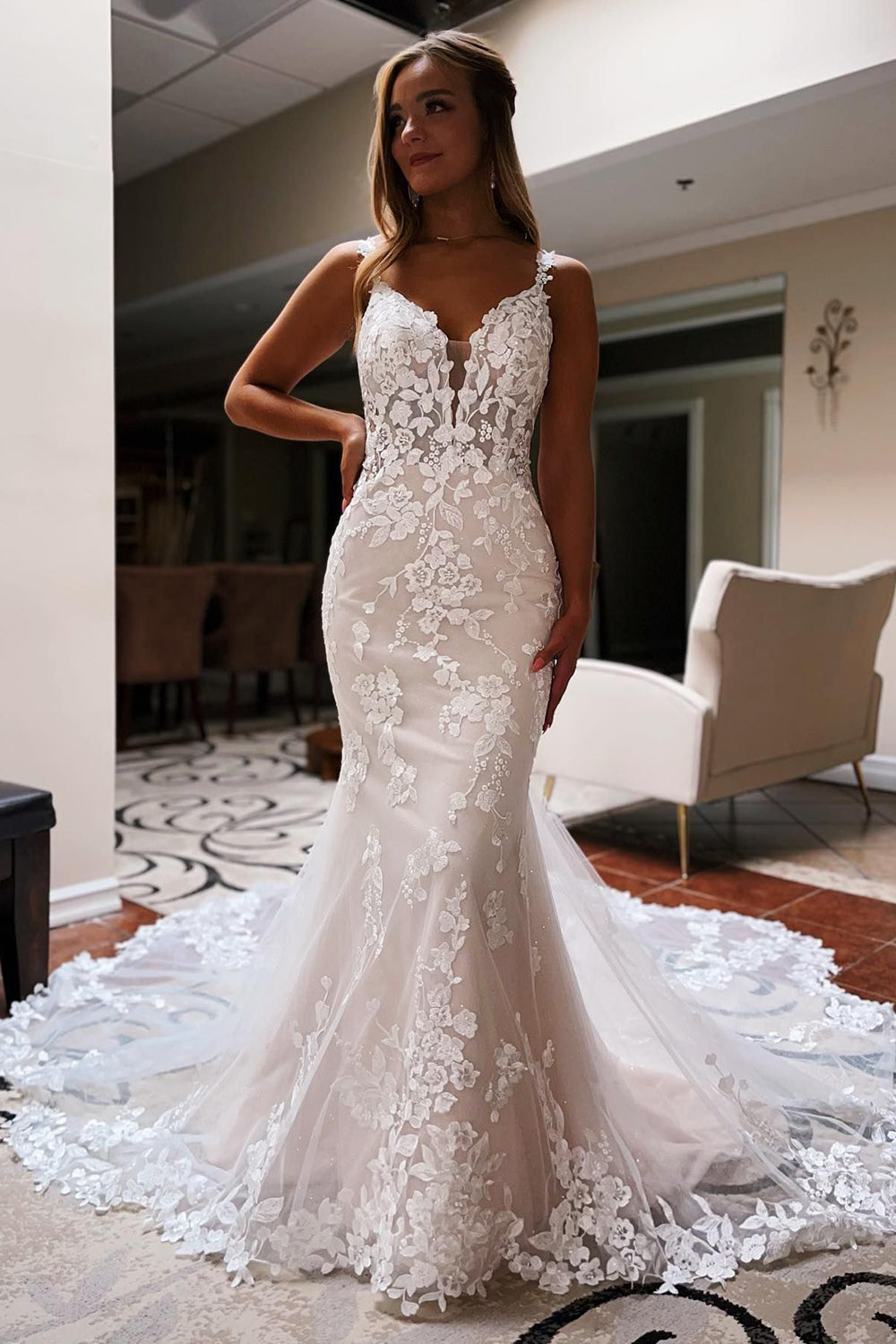 ivory lace mermaid wedding dress BYG-18 V-neck, sleeveless, appliqué, lace mermaid style wedding dress