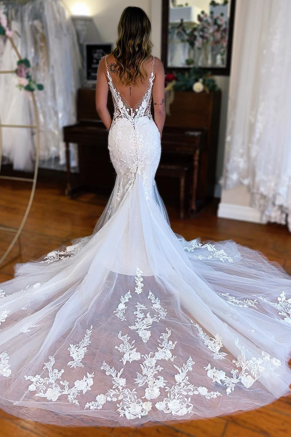 Long Sleeve Lace Backless Wedding Dress BYG-32 Deep V Neckline, Premium  Lace Appliqus, Mermaid Wedding Dress EU 46