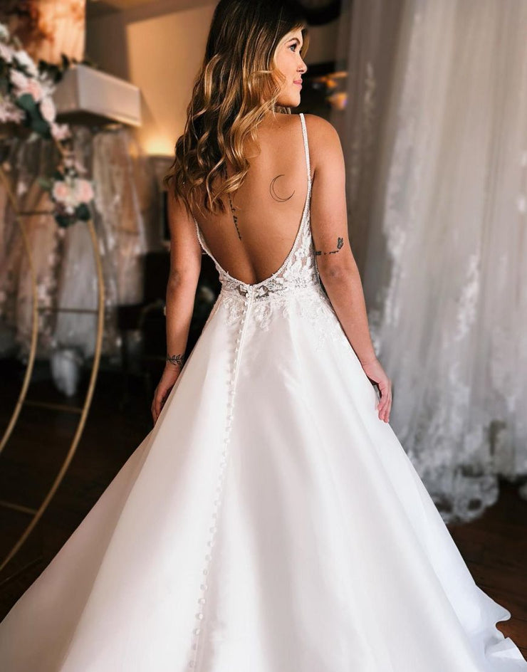BYG-35 Deep V neckline, high-end lace appliqués, A-line wedding dress EU 38