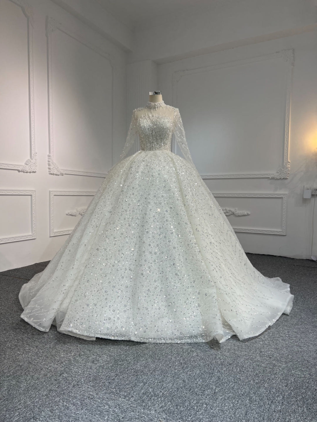 BYG-#Z309-LONG-SLEEVED HIGH-NECK HAND-BEADED SEQUINS LARGE BYG-#Z309-LONG-SLEEVED HIGH-NECK HAND-BEADED SEQUINS LARGE