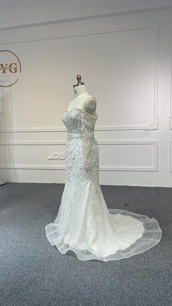 BYG23-38 ONE-SHOULDER LONG-SLEEVED 3D LACE BEADED WEDDING DRESS MERMAID EU 54 BYG23-38 ONE-SHOULDER LONG-SLEEVED 3D LACE BEADED WEDDING DRESS MERMAID EU 54