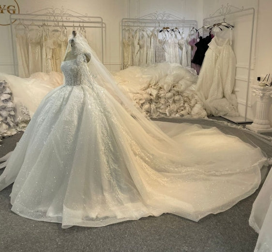 BYG24-34  THREE-DIMENSIONAL PATTERN EMBROIDERED STRAPLESS WEDDING DRESS