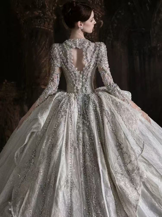 DIVINE 07 ARTFUL MOTIFS FEATURES A CATHEDRAL-LENGTH TRAIN WEDDING DRESS