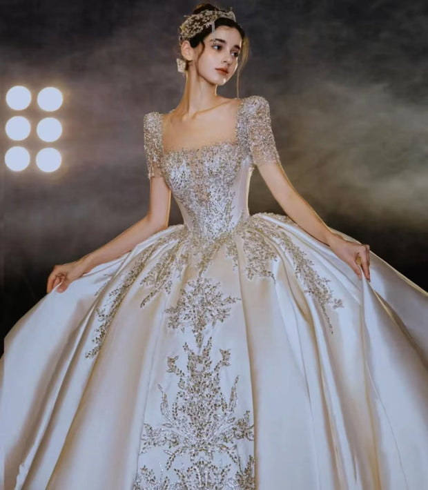 DIVINE 04 A VINTAGE HEAVY-DUTY WEDDING RESSS WITH LONG SATIN SLEEVES