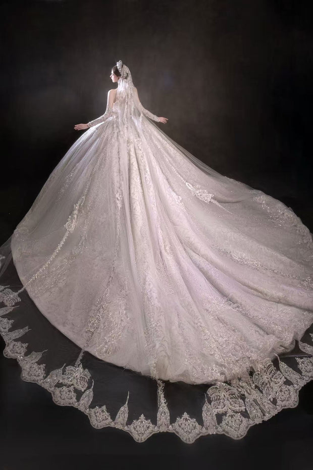 HT COLLECTION 08 HEAVY-DUTY STRAPLESS WEDDING DRESS WITH A LONG TRAIN (INCLUDING GLOVES)