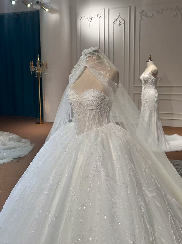 BYG25-14 FIGURE-FLATTERING AND SEXY STRAPLESS WEDDING DRESS