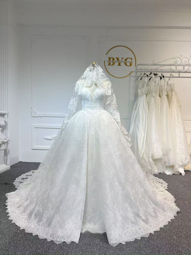 BYG25-8 A STRAPLESS WEDDING DRESS WITH STAR TRACK INTERTWINED EMBROIDERY