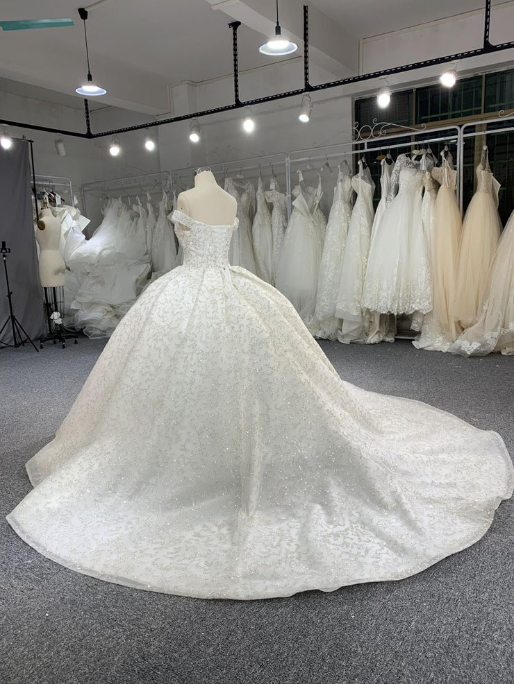 B210# Princess cut wedding dress with open back and sweetheart necklin BYG Wedding Factory B210# Princess cut wedding dress with open back and sweetheart necklin BYG Wedding Factory
