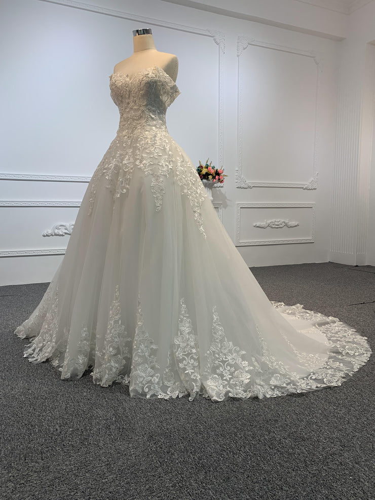 29686-The Embroidery Lace Wedding Dress With Tail