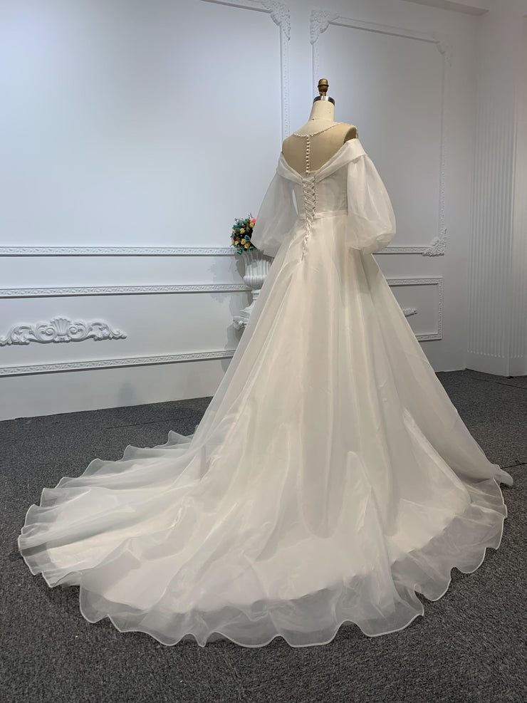 Z020-The Organza Long Sleeve Sweetheart Neckline Wedding Gown With Long Tail