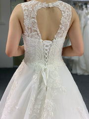 BYG sweetheart sleeveless wedding dress