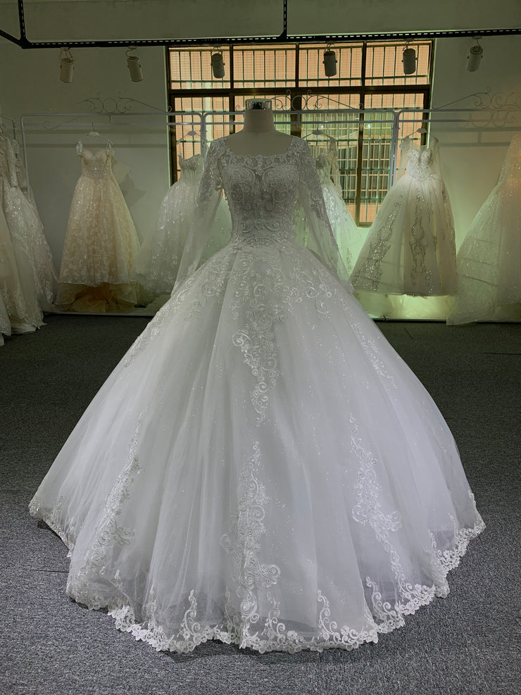 BYG scoop neck long sleeves lace wedding dress